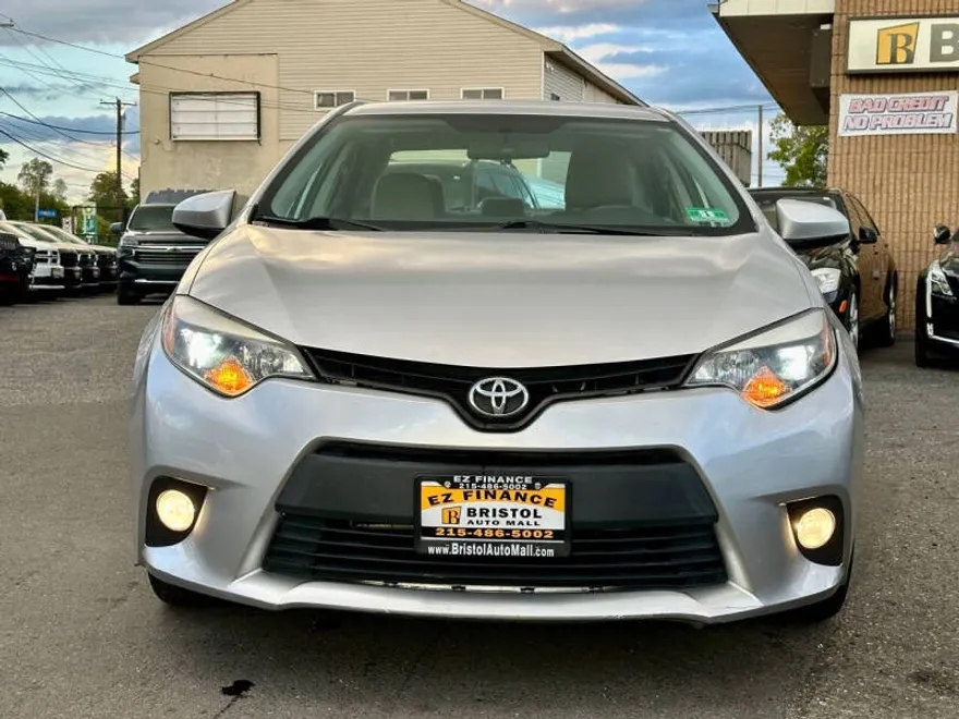 2016 Toyota Corolla LE photo 1