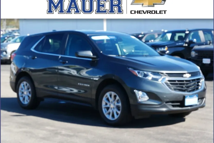 2021 Chevrolet Equinox LT photo 1