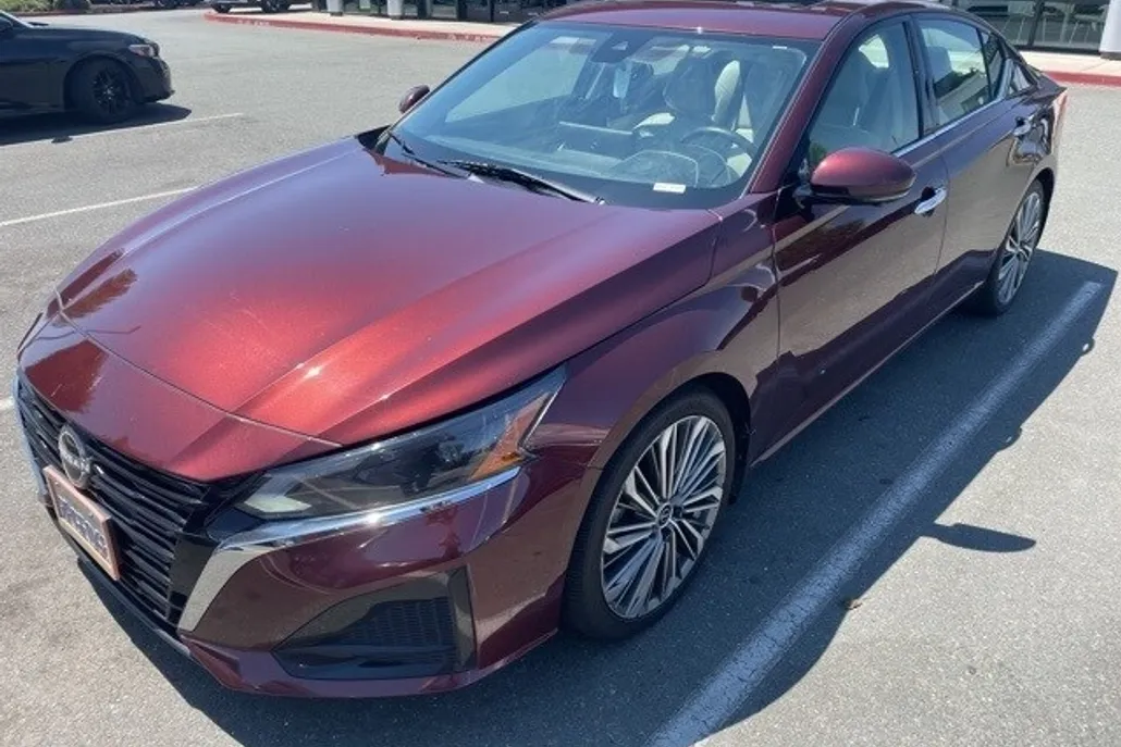 2023 Nissan Altima 2.5 SL photo 1