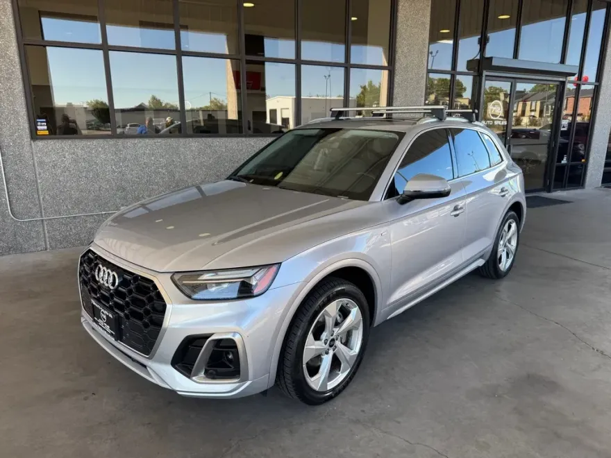 2022 Audi Q5 45 S line Premium Plus photo 1