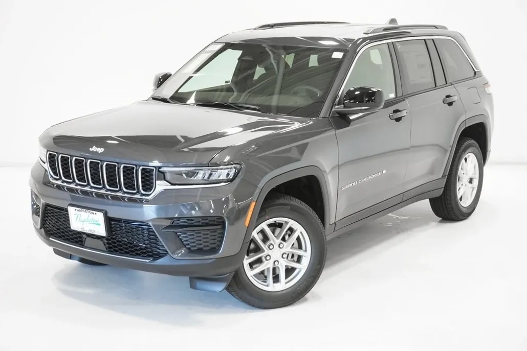 2025 Jeep Grand Cherokee Laredo photo 1