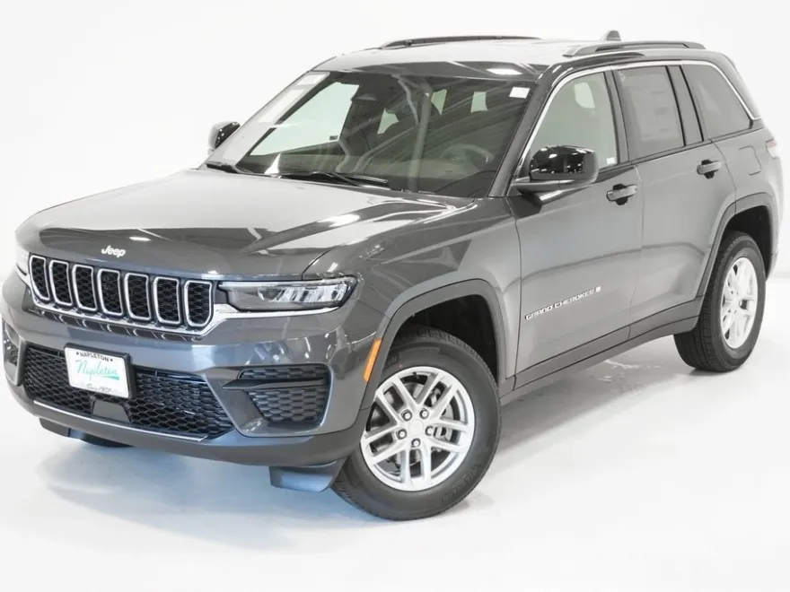 2025 Jeep Grand Cherokee Laredo photo 1