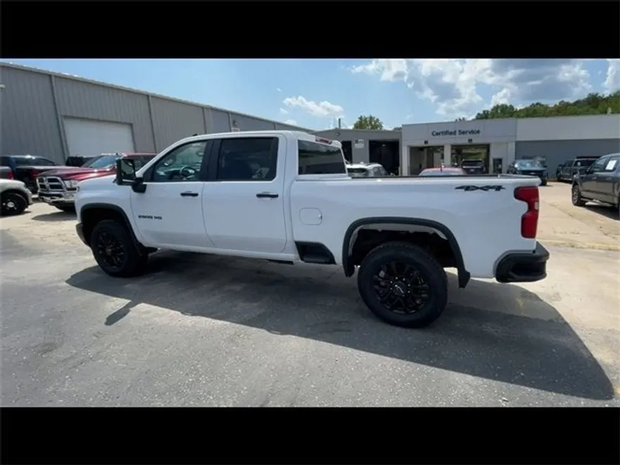 2025 Chevrolet Silverado 2500HD Custom photo 6