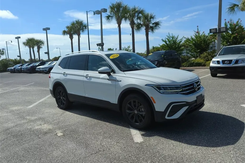2024 Volkswagen Tiguan SE Wolfsburg Edition photo 1
