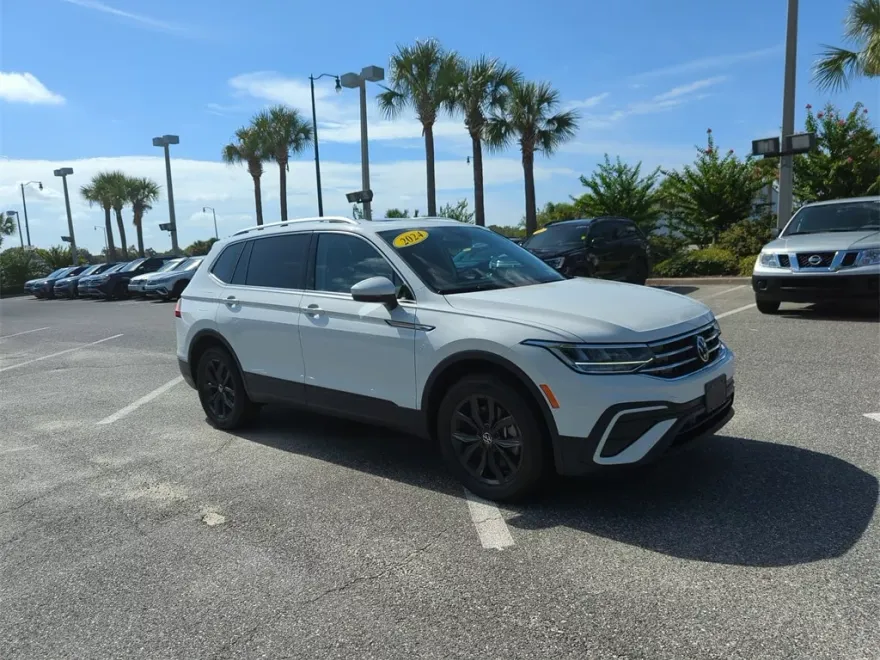 2024 Volkswagen Tiguan SE Wolfsburg Edition photo 1