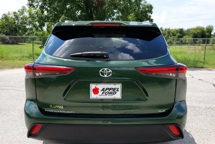 2023 Toyota Highlander XLE photo 1