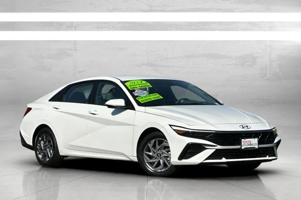 2024 Hyundai Elantra SEL photo 1