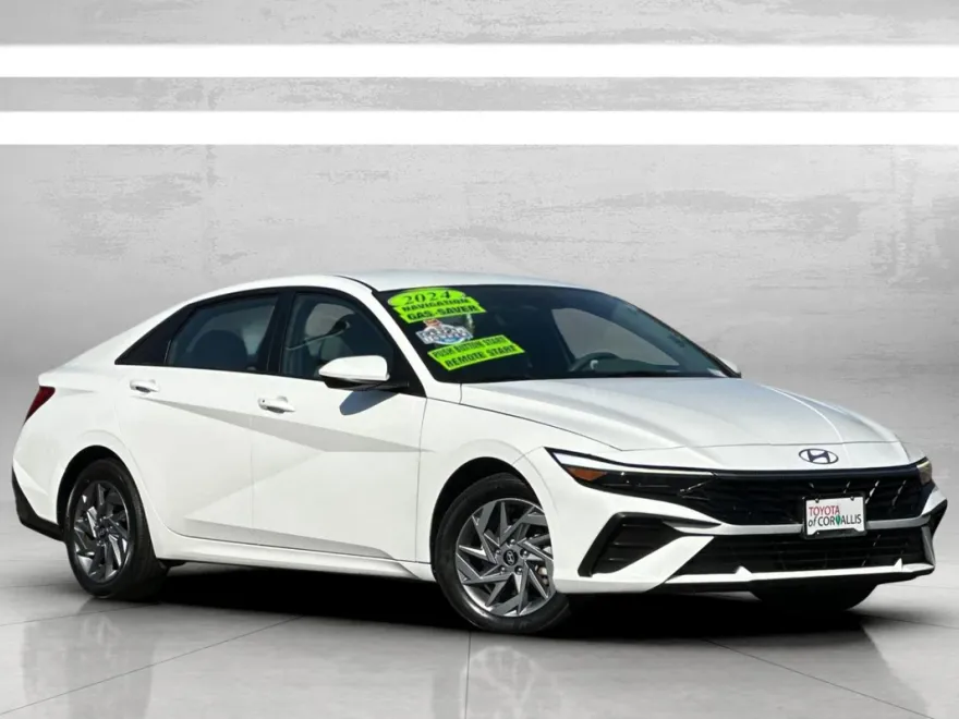 2024 Hyundai Elantra SEL photo 1