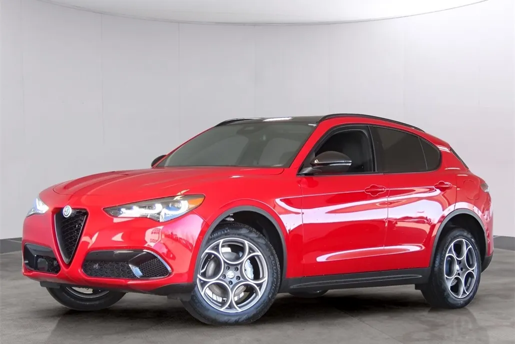 2025 Alfa Romeo Stelvio Sprint Base photo 1