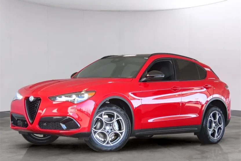 2025 Alfa Romeo Stelvio Sprint Base photo 1