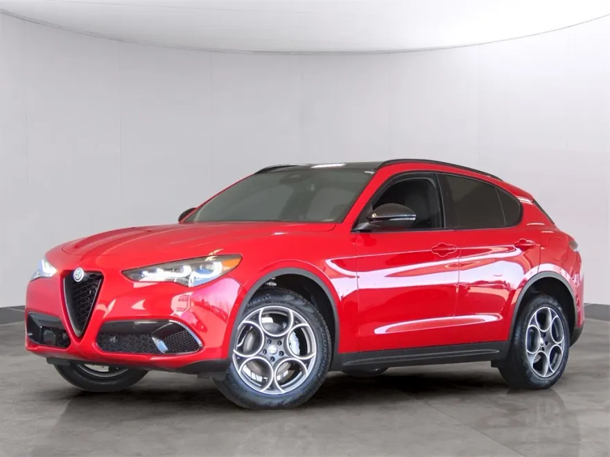 2025 Alfa Romeo Stelvio Sprint Base photo 1