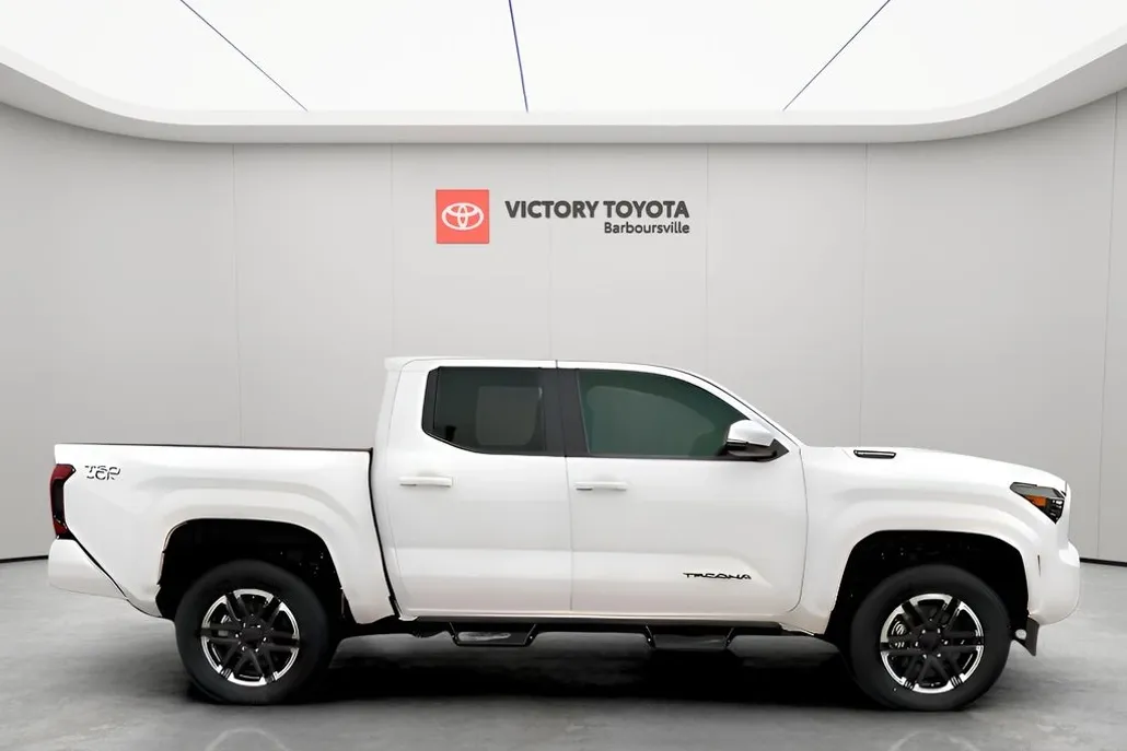 2025 Toyota Tacoma TRD Sport 4x4 Double Cab photo 1