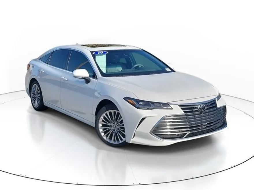 2019 Toyota Avalon Limited photo 1
