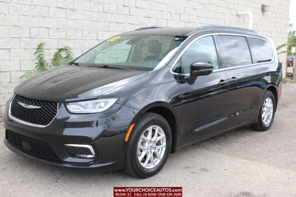 2022 Chrysler Pacifica Touring L photo 1