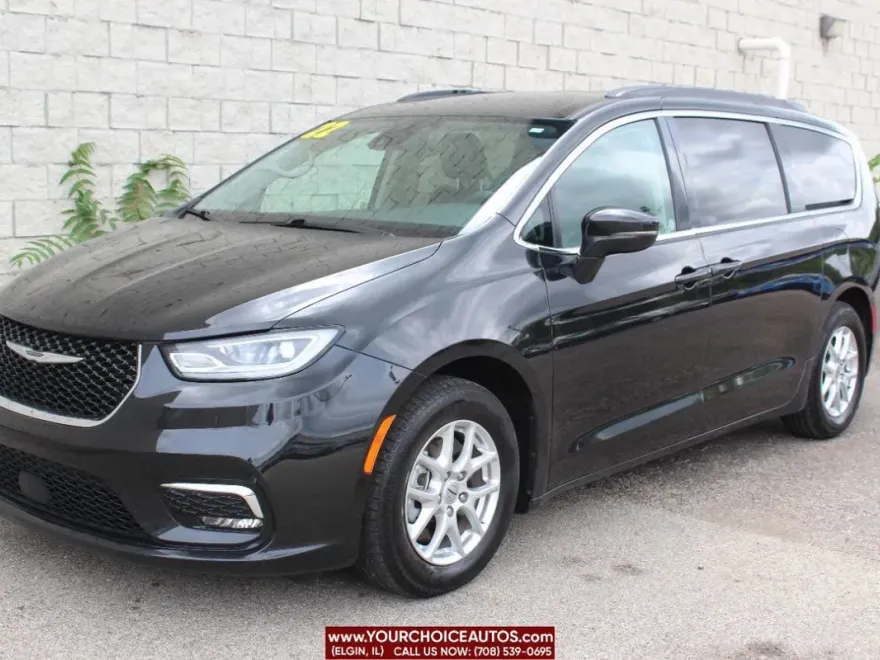2022 Chrysler Pacifica Touring L photo 1