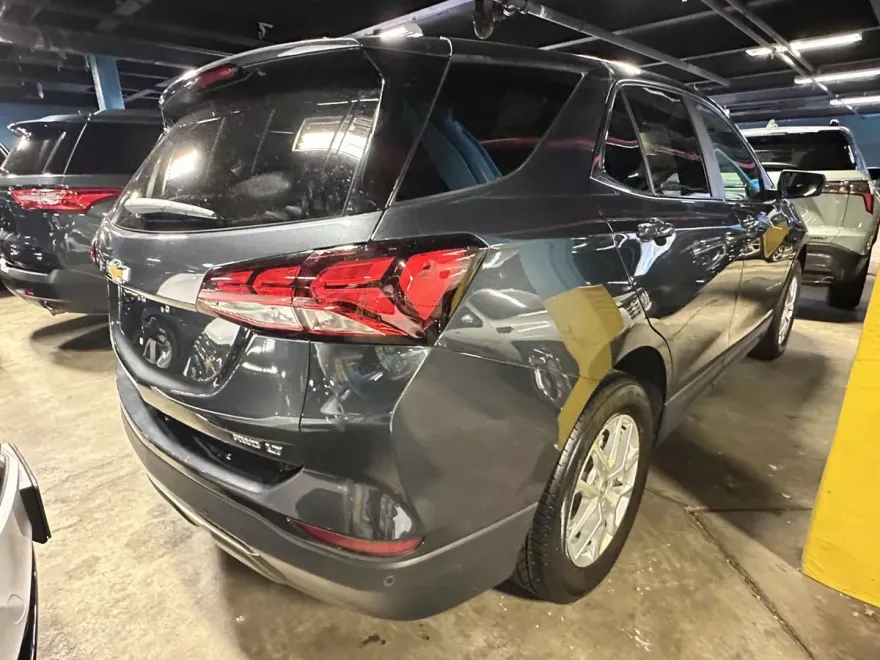 2022 Chevrolet Equinox LT photo 1