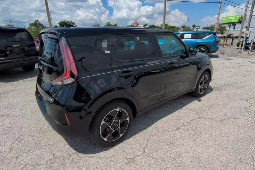 2025 Kia Soul EX photo 1