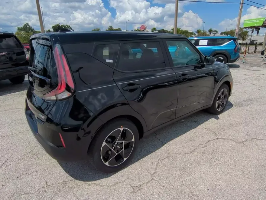 2025 Kia Soul EX photo 1
