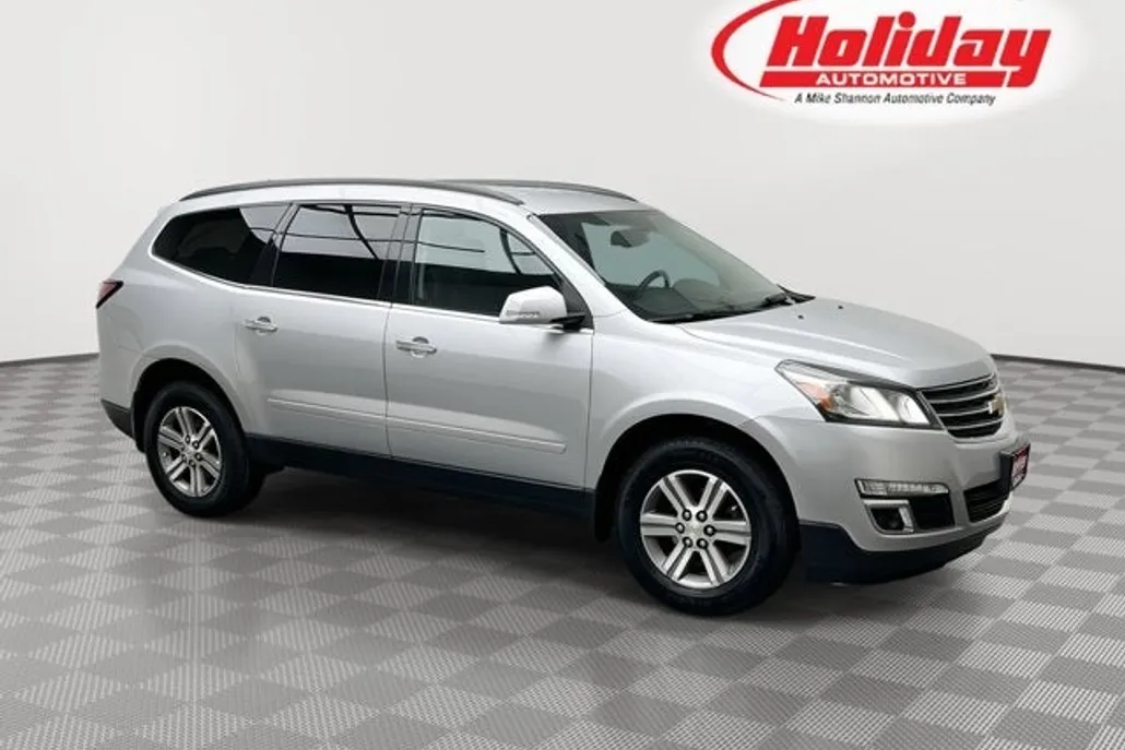 2015 Chevrolet Traverse 2LT photo 1