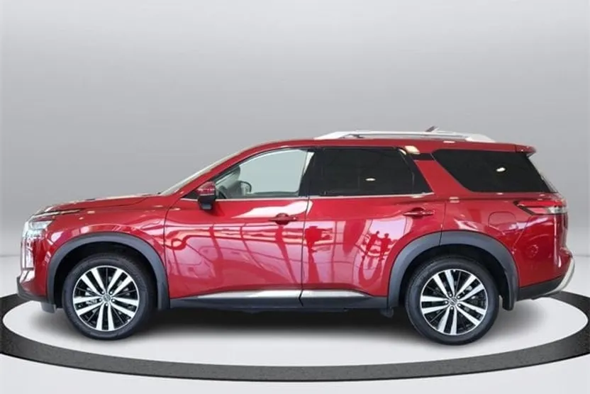 2025 Nissan Pathfinder Platinum photo 1