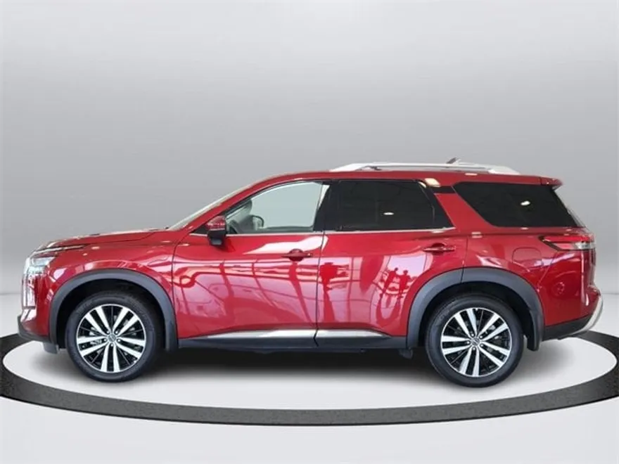 2025 Nissan Pathfinder Platinum photo 1
