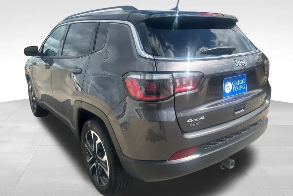 2022 Jeep Compass Limited photo 1