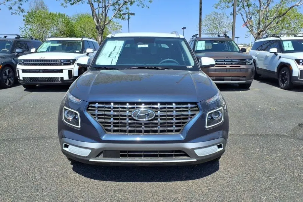 2025 Hyundai Venue Limited photo 1