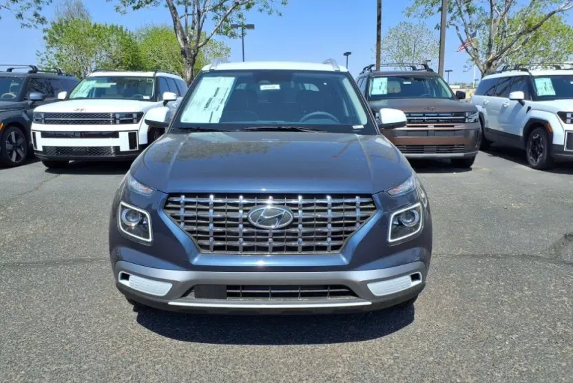 2025 Hyundai Venue Limited photo 1