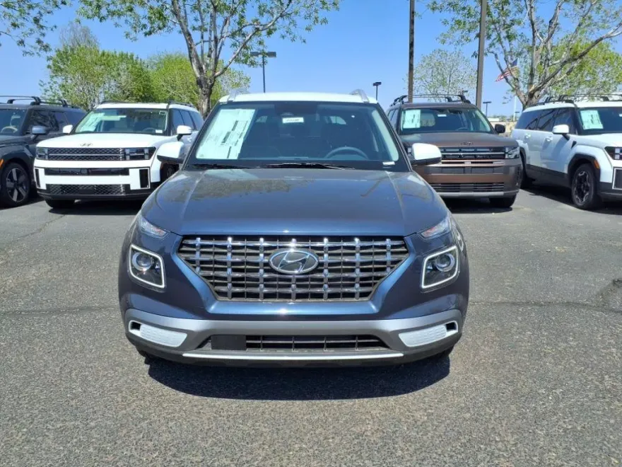 2025 Hyundai Venue Limited photo 1