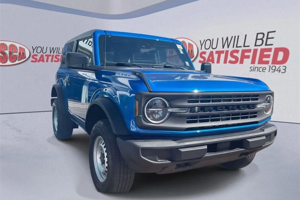2023 Ford Bronco Base photo 1