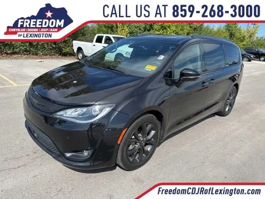 2018 Chrysler Pacifica Limited photo 1
