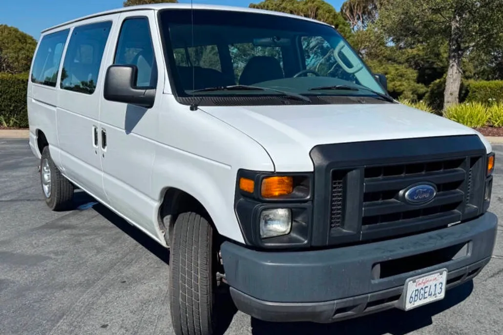 2008 Ford E-350 photo 1