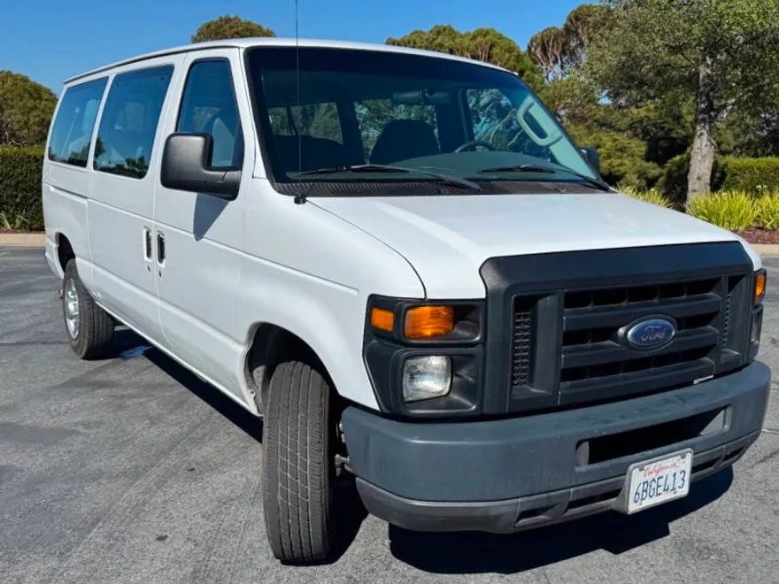 2008 Ford E-350 photo 1