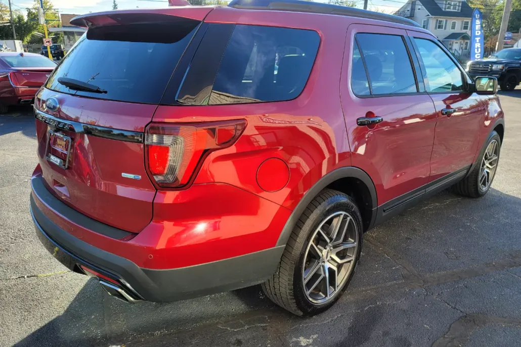 2016 Ford Explorer Sport photo 1