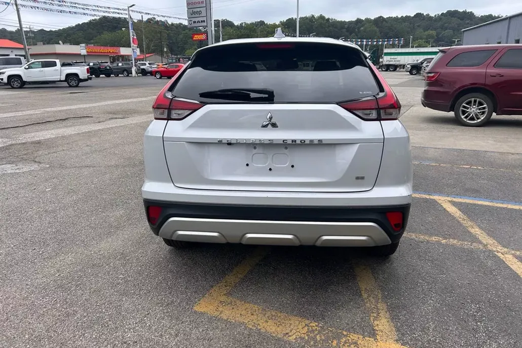 2024 Mitsubishi Eclipse Cross SE photo 1