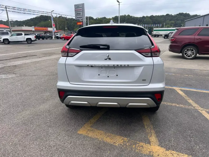 2024 Mitsubishi Eclipse Cross SE photo 1