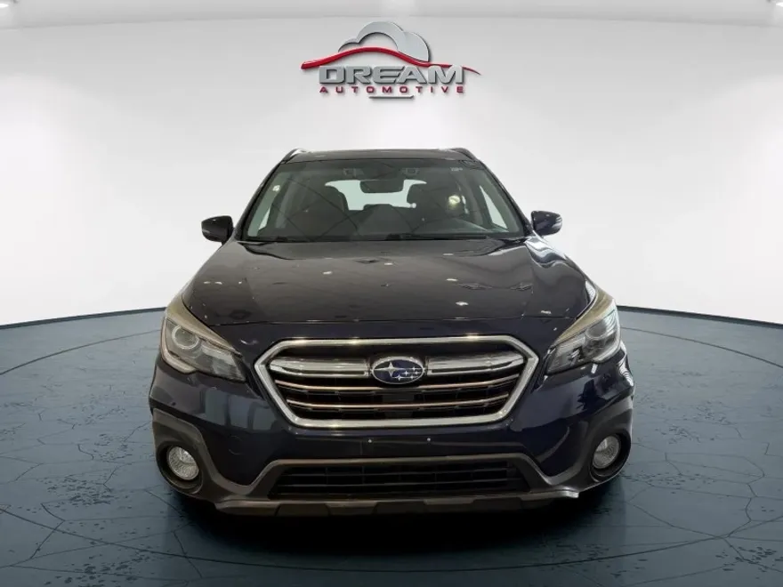 2018 Subaru Outback Touring photo 1