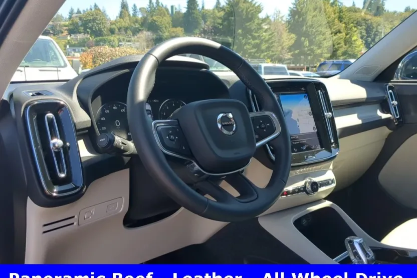 2022 Volvo XC40 T5 Inscription AWD photo 1