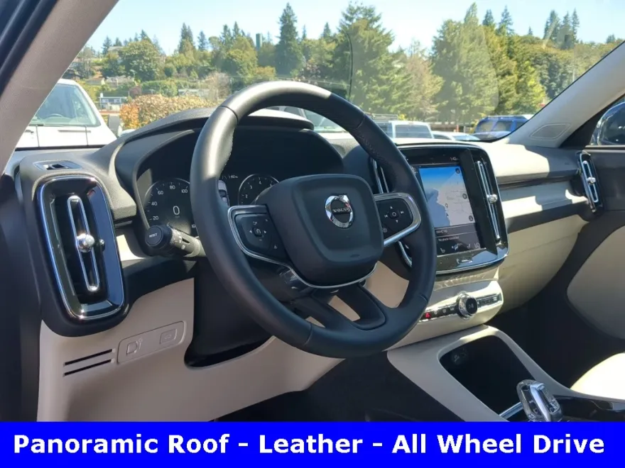 2022 Volvo XC40 T5 Inscription AWD photo 1