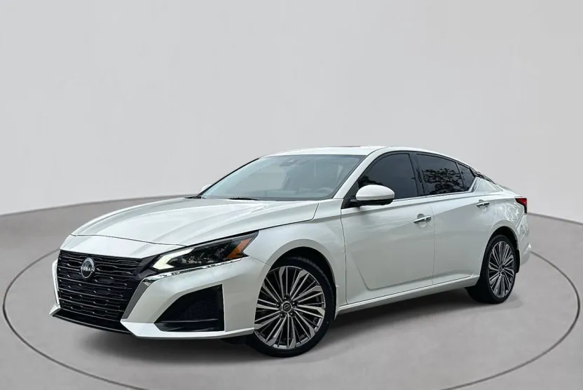 2023 Nissan Altima 2.5 SL photo 1