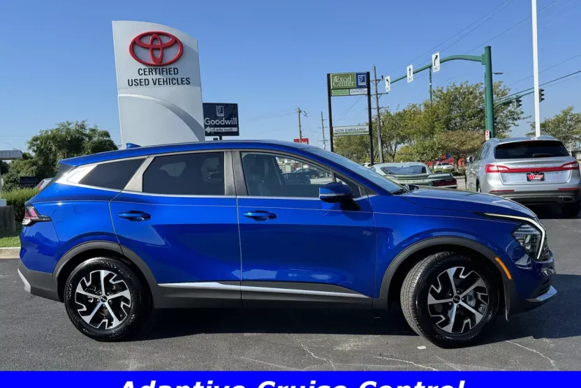 2024 Kia Sportage EX photo 1