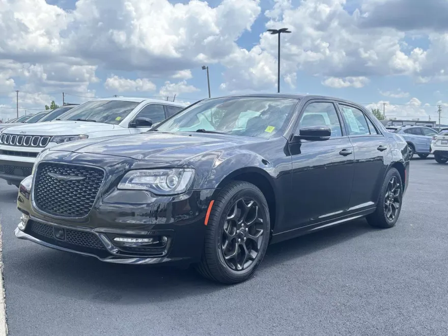 2021 Chrysler 300 Touring L photo 1
