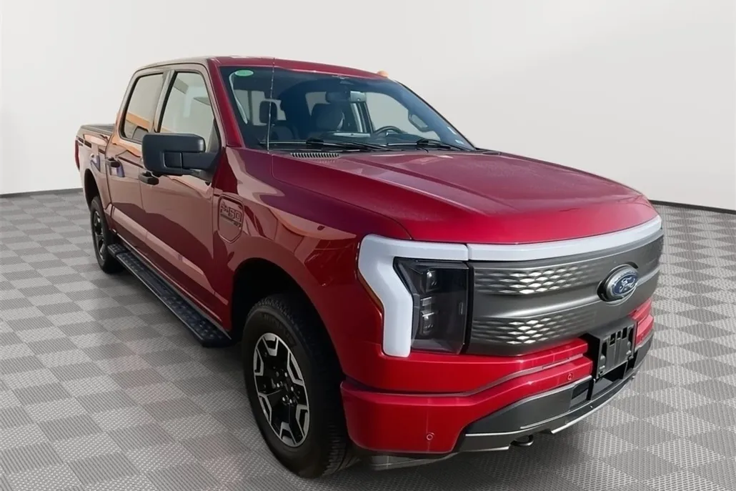 2023 Ford F-150 Lightning XLT photo 1