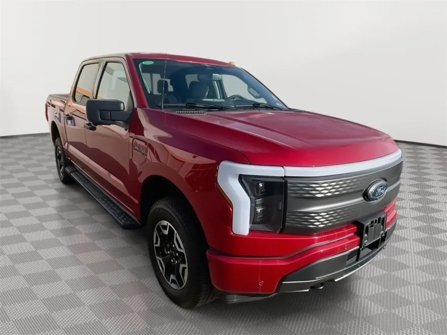 2023 Ford F-150 Lightning XLT photo 1
