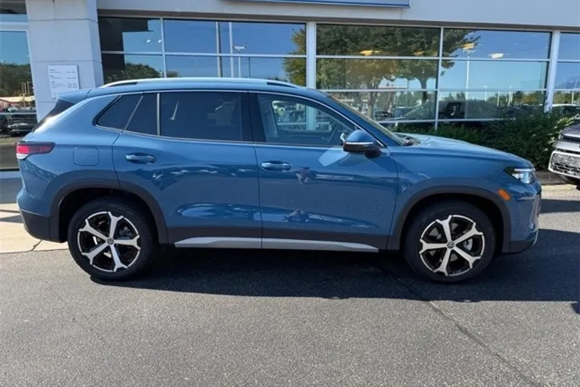 2025 Volkswagen Tiguan SE photo 1