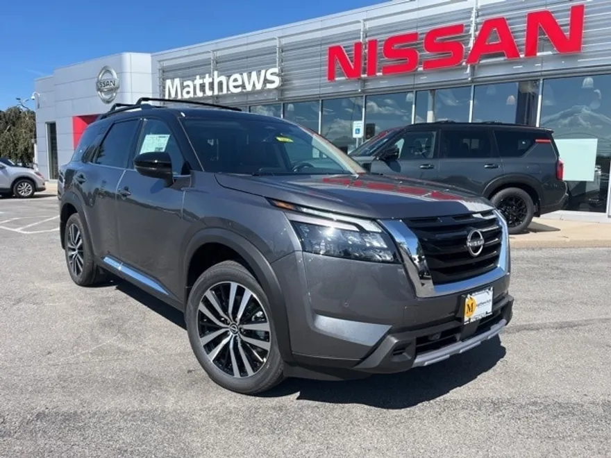 2025 Nissan Pathfinder Platinum photo 1
