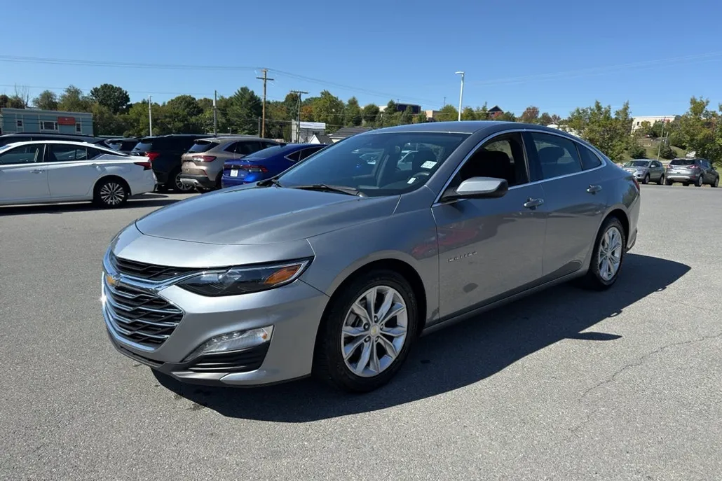 2024 Chevrolet Malibu 1LT photo 1