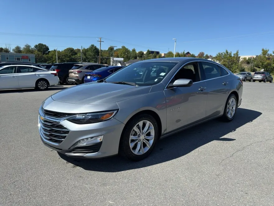 2024 Chevrolet Malibu 1LT photo 1