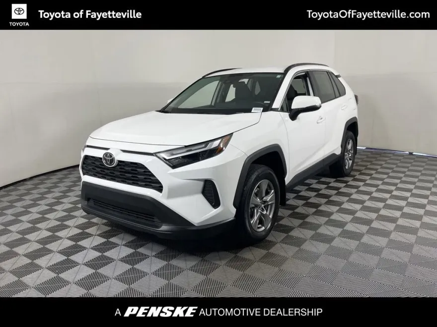 2024 Toyota RAV4 XLE photo 1