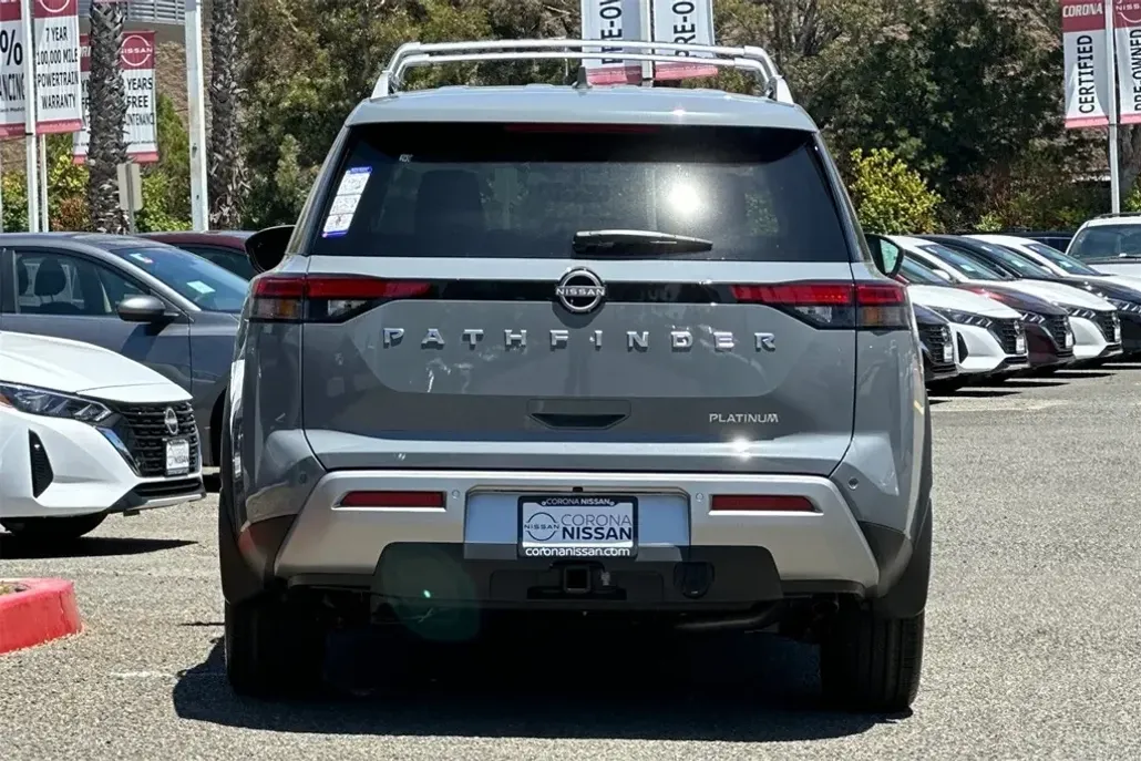 2025 Nissan Pathfinder Platinum photo 1